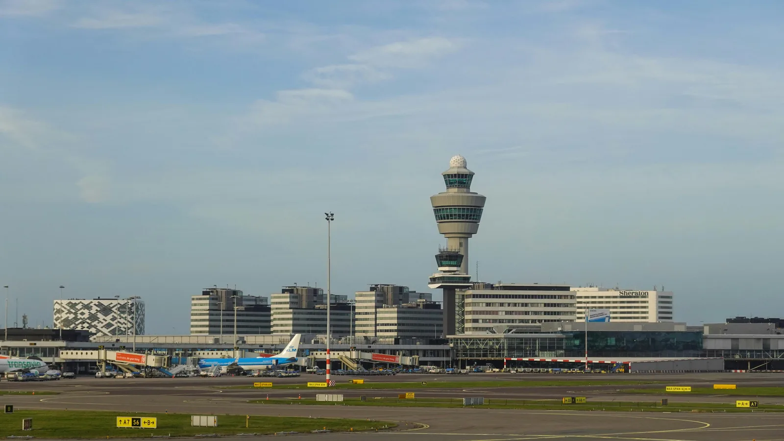 Amsterdam Airport Schiphol (AMS)